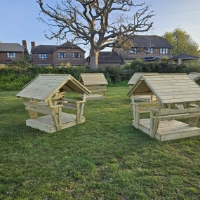 Play Cabin with Table